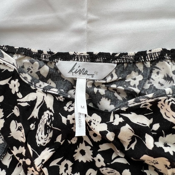 Pacsun - Kirra | Medium Floral white & back Top / cami - Picture 6 of 6